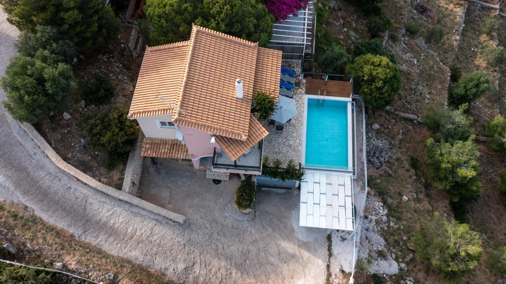 Coastal Paradise Found - Komis' Private Pool Retreat Agios Nikolaos  Bagian luar foto